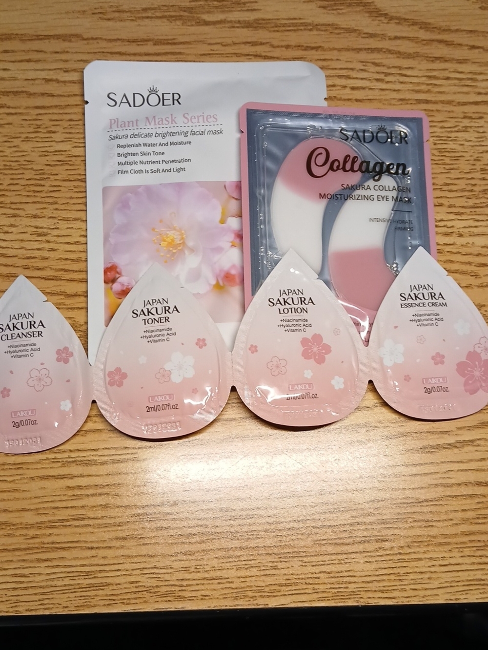 NWOT 6PC Sakura Mask Bundle 1 Facial/1 Eye/1 Lip/1 Travel/1 Sleep/ Spa Headband